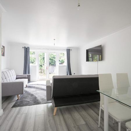 Maidstone Villa 3 Bedroom Free Sports Channels,Parking Sleeps 7 Kültér fotó