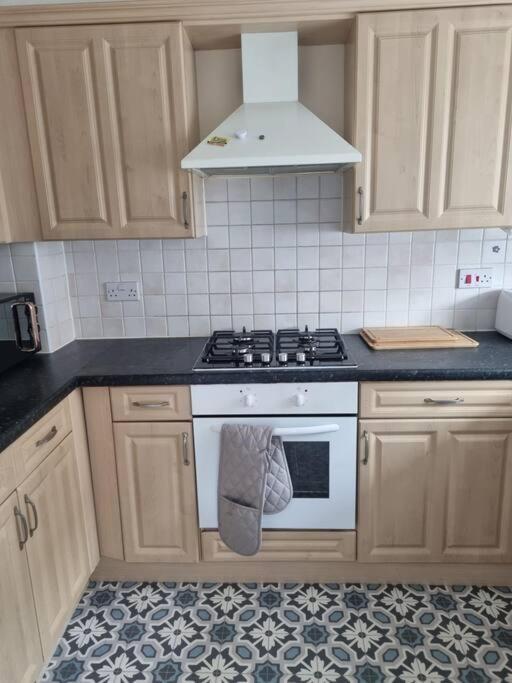 Maidstone Villa 3 Bedroom Free Sports Channels,Parking Sleeps 7 Kültér fotó