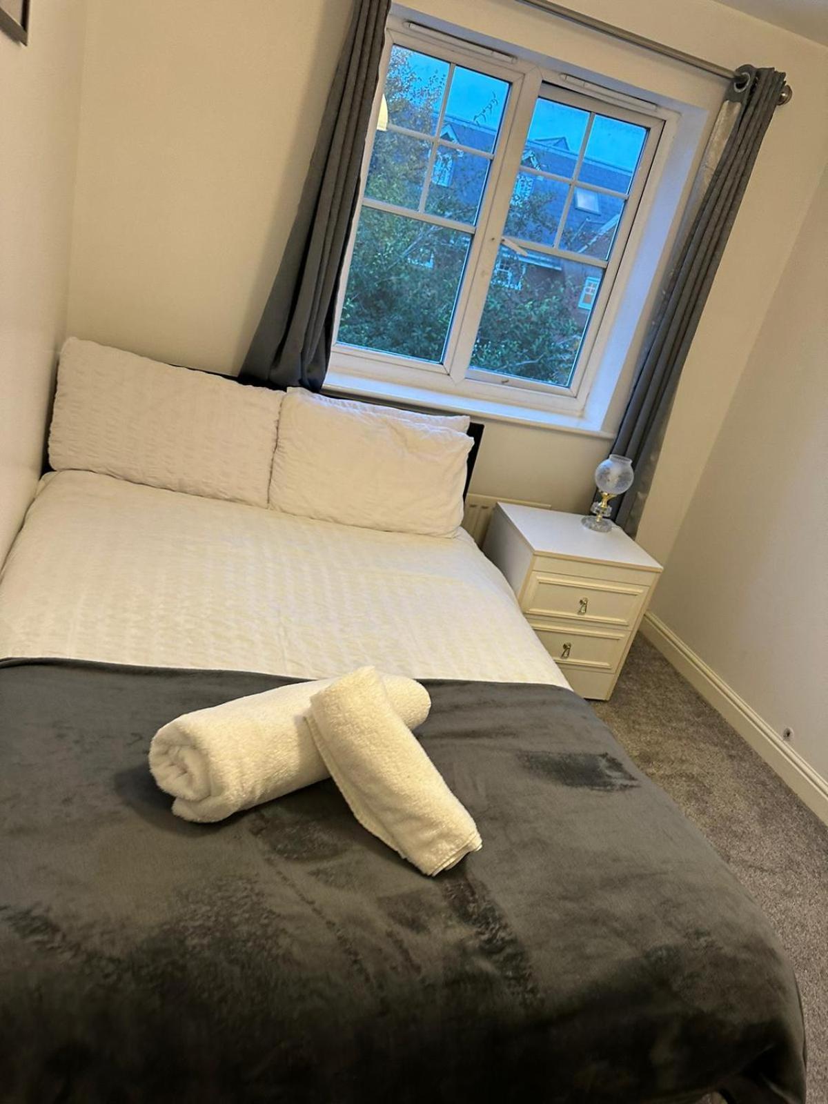 Maidstone Villa 3 Bedroom Free Sports Channels,Parking Sleeps 7 Kültér fotó