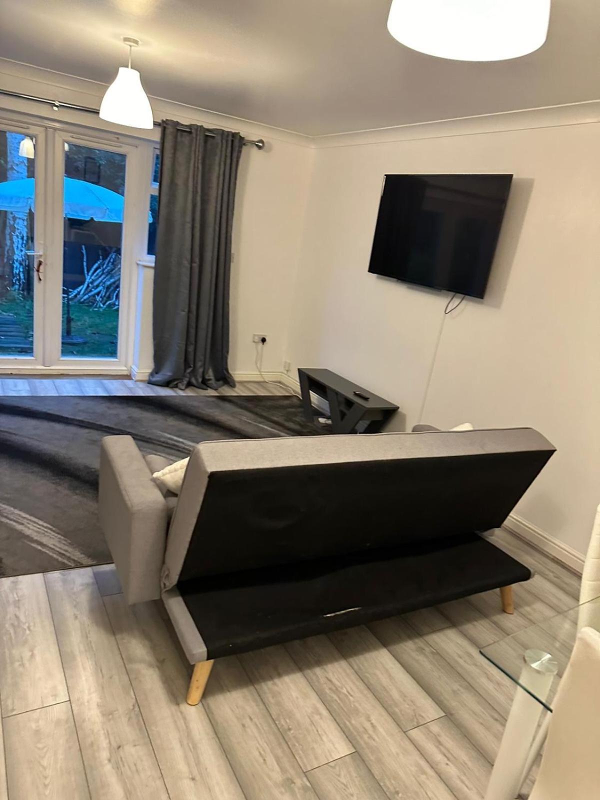 Maidstone Villa 3 Bedroom Free Sports Channels,Parking Sleeps 7 Kültér fotó