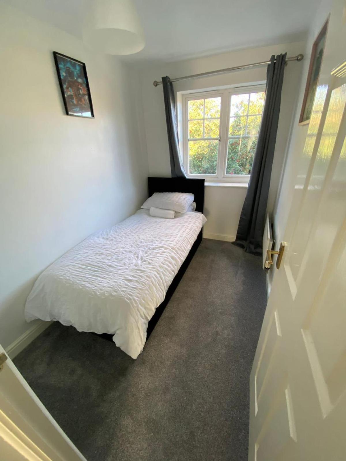 Maidstone Villa 3 Bedroom Free Sports Channels,Parking Sleeps 7 Kültér fotó