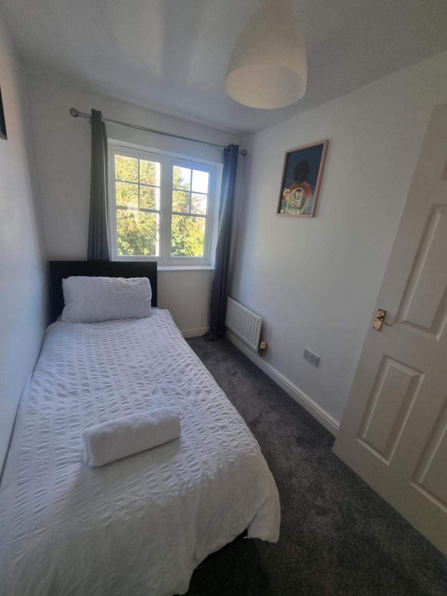 Maidstone Villa 3 Bedroom Free Sports Channels,Parking Sleeps 7 Kültér fotó