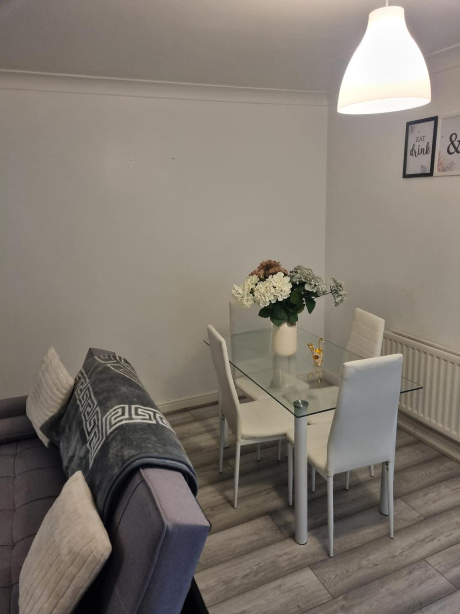 Maidstone Villa 3 Bedroom Free Sports Channels,Parking Sleeps 7 Kültér fotó